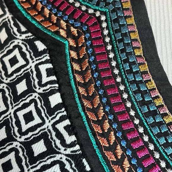 Rafaella Sleeveless Shift Dress Women’s Medium Black White Colorful Embroidery - Picture 3 of 10